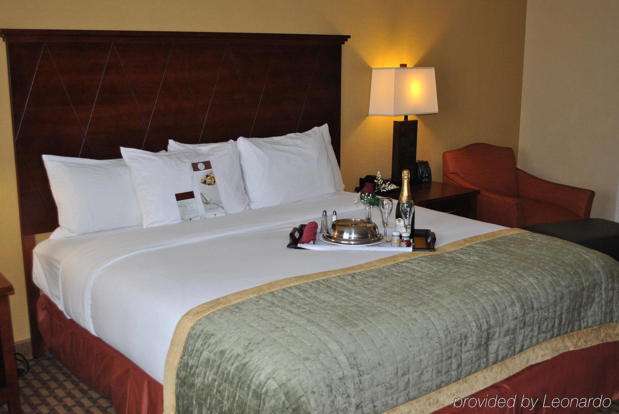 Doubletree By Hilton Fayetteville Eksteriør billede
