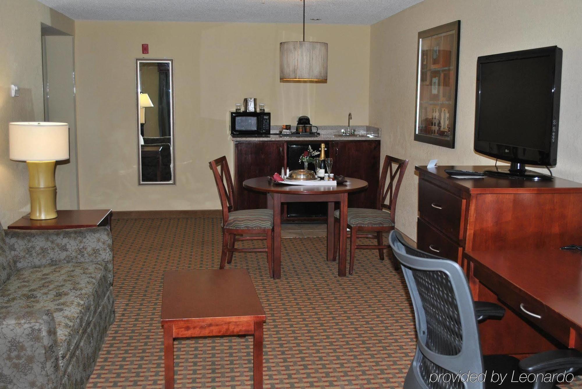 Doubletree By Hilton Fayetteville Eksteriør billede