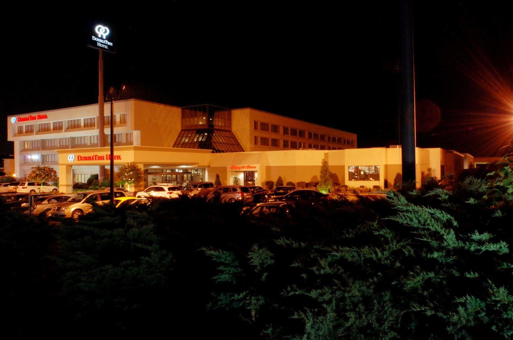 Doubletree By Hilton Fayetteville Eksteriør billede